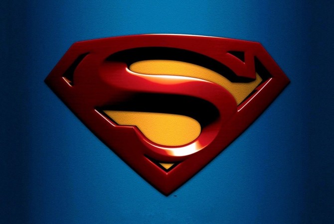 David Corenswet nel costume di Superman nella prima foto del film di James Gunn