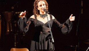 Noa: tutto sulla cantante israeliana che vuole diffondere pace e amore