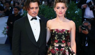 Amber Heard rischia la prigione: si complica il processo contro l'ex marito Johnny Depp