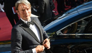 Mads Mikkelsen: sostituire Johnny Depp in 'Animali fantastici' è stato "caotico"