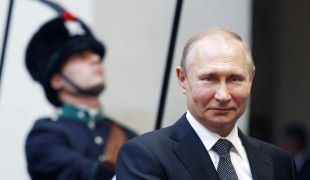 Andy Serkis esprime le sue opinioni su Putin con la voce di Gollum: il video
