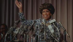 Shirley, Regina King è la prima donna nera eletta al Congresso nel biopic Netflix