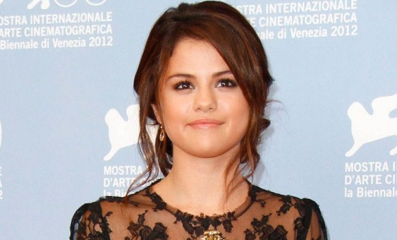 Selena Gomez in silenzio social per il cessate il fuoco in Palestina