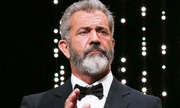 The Professor and the Madman: Mel Gibson fa causa ai produttori