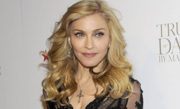 Julia Garner interpreterà Madonna nel biopic dedicato alla cantante