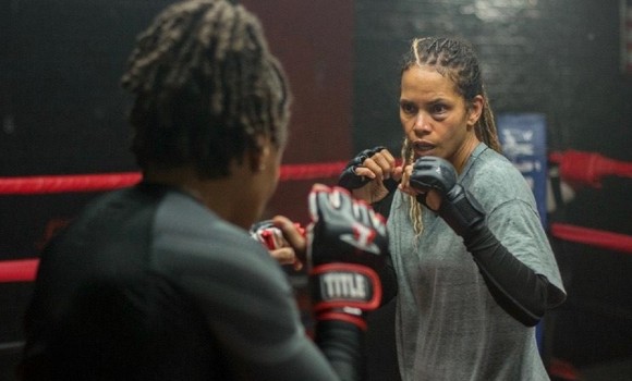Halle Berry debutta alla regia con un film (presto su Netflix) sull'MMA