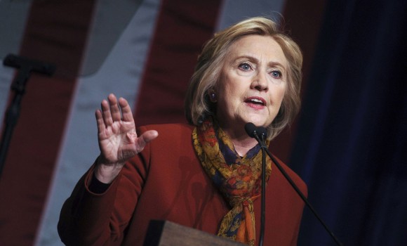 Impeachment: American Crime Story, Edie Falco sarà Hillary Clinton nella serie tv