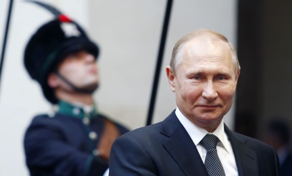 Andy Serkis esprime le sue opinioni su Putin con la voce di Gollum: il video