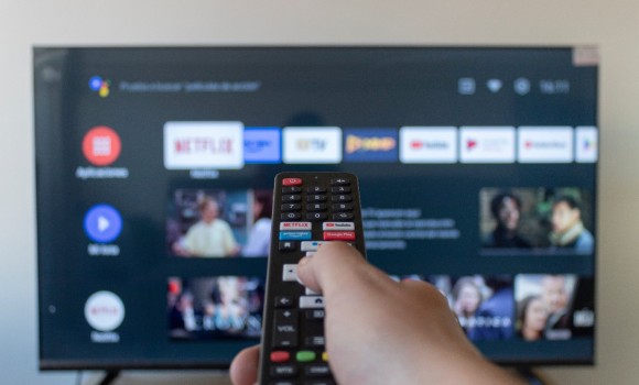 TV stabile in vacanza? Il satellite resta l’opzione più affidabile