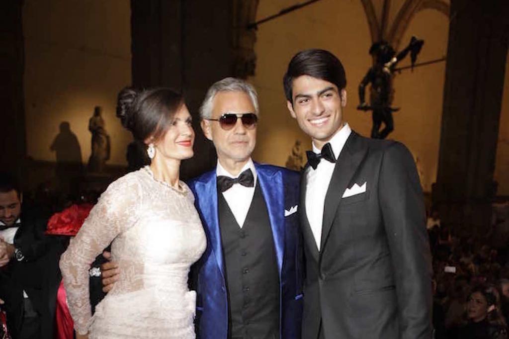 Andrea Bocelli con la sua famiglia