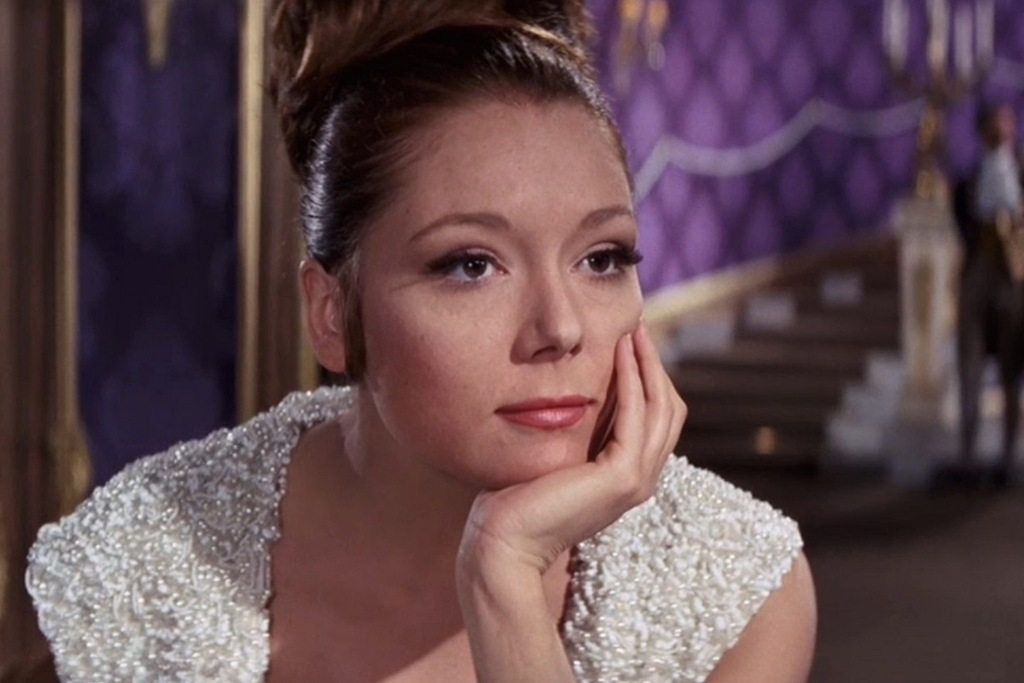 Diana Rigg in una scena del film Agente 007 - Al servizio segreto di Sua Maestà