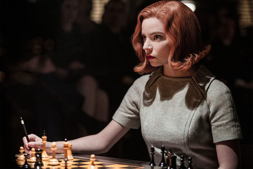 Anya Taylor-Joy in una scena della serie La regina degli scacchi