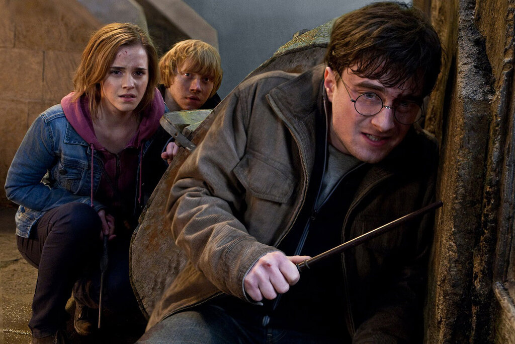 Emma Watson, Rupert Grint e Daniel Radcliffe in una scena del film Harry Potter e i Doni della Morte - Parte 2