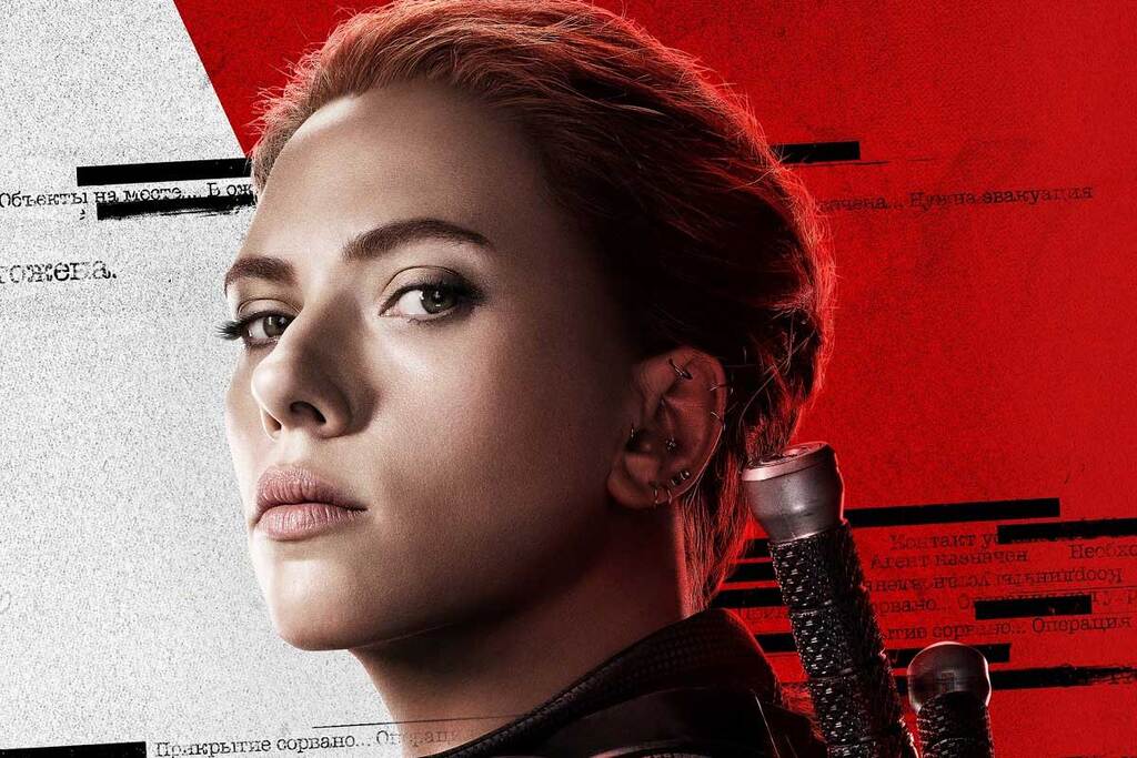 Un primo piano di Scarlett Johansson nel poster di Black Widow