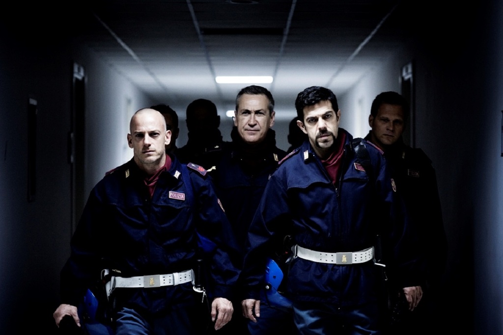 Filippo Nigro, Marco Giallini e Pierfrancesco Favino in una scena del film ACAB - All Cops Are Bastards
