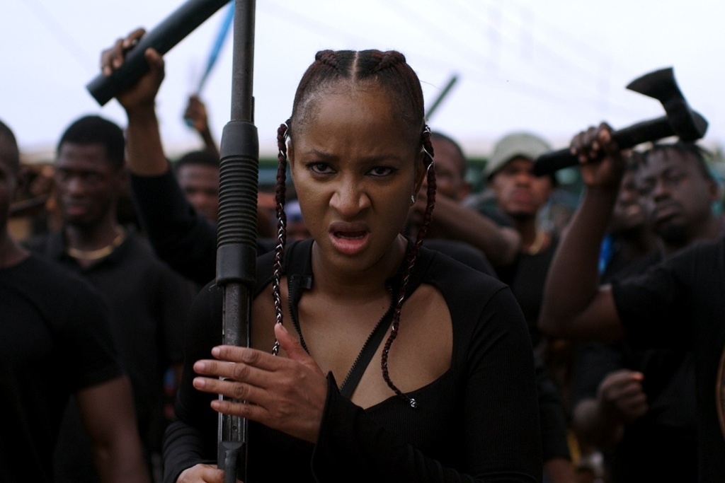 Adesua Etomi-Wellington in una scena di Gangs of Lagos
