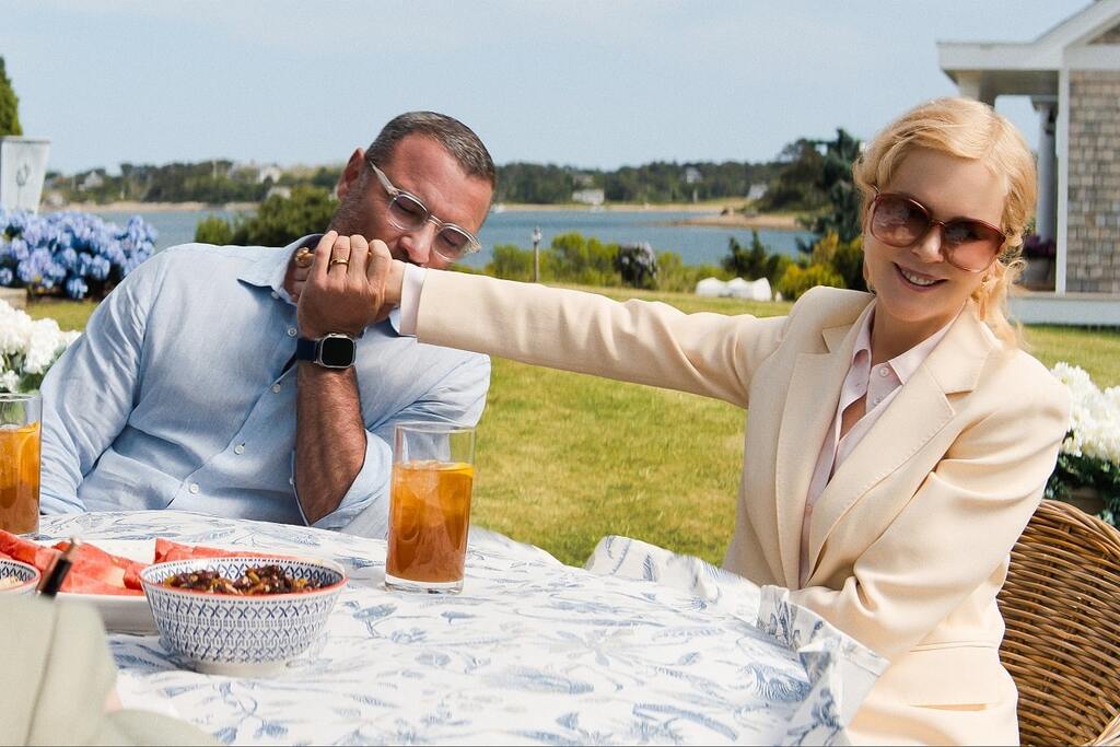 Liev Schreiber e Nicole Kidman in una scena della serie The Perfect Couple