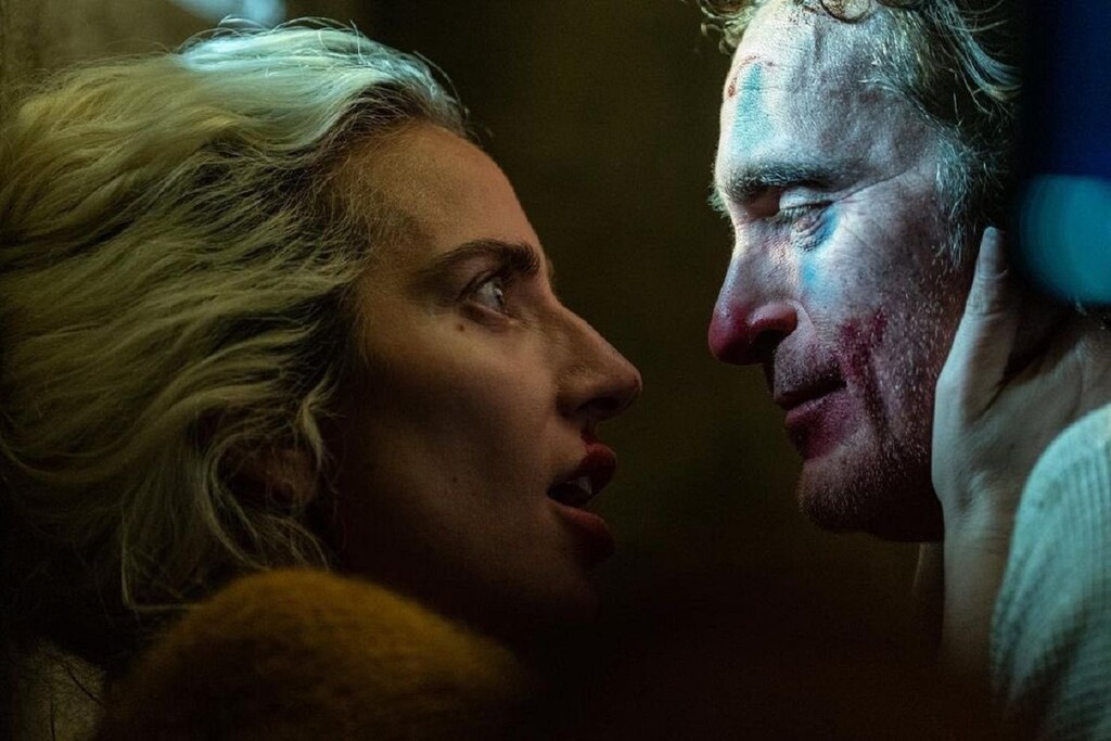 Lady Gaga e Joaquin Phoenix in una scena di Joker: Folie à Deux 