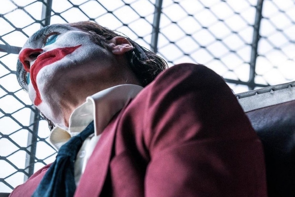 Joaquin Phoenix in una scena del film Joker: Folie à Deux