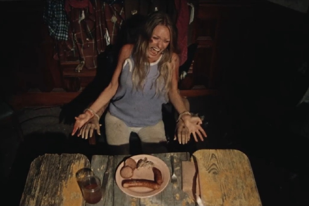 Marilyn Burns in una scena di Non aprite quella porta