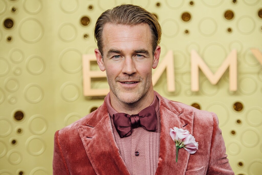 Un primo piano di James Van Der Beek