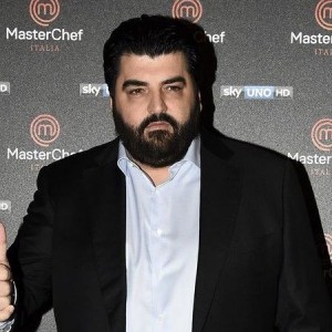 Lo chef stellato Antonino Cannavacciuolo a "C'è posta per te"