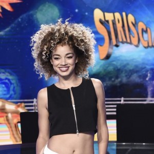 Mikaela Neaze Silva: la velina bionda nata a Mosca con origini africane e mediorientali