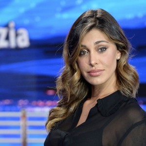 Belen Rodriguez si infuria al Maurizio Costanzo Show e continua a difendere Cecilia