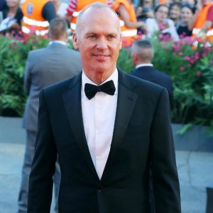 Come potrebbe apparire Michael Keaton in un film di "Batman Beyond"?