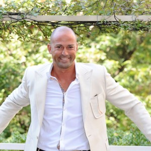 Stefano Bettarini massacra Alfonso Signorini: "Hai riempito pagine e pagine di una TV orrenda"