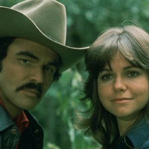 Il bandito e la madama torna in tv: il cult movie con Burt Reynolds diventa una serie