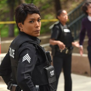 9-1-1, Angela Bassett ottiene un aumento dei compensi per tutti gli attori del cast