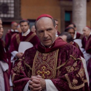 Conclave è il film dell'anno negli Usa: successo clamoroso al box-office