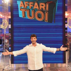 Affari tuoi si allunga fino a luglio: dietro la strategia Rai un'operazione anti-Amadeus?