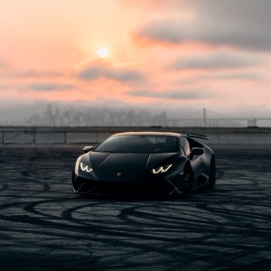 Dubai come in un film: muoversi in auto negli Emirati